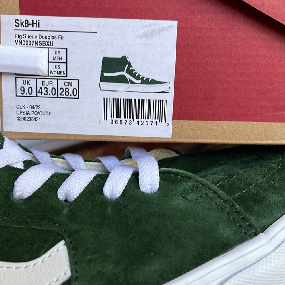 Vans Men’s Sk8-Hi
Pig Suede Douglas Fir
VN0007NSBXU
Sneakers - Picture 16 of 16